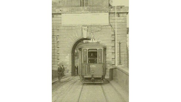 UN TRAIN POUR L'OPERA