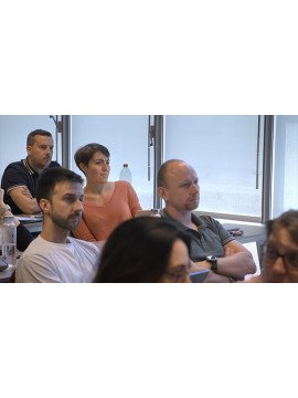 DES POLICERS A LA FAC